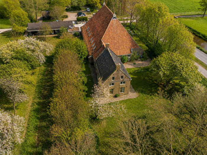 Vakantiehuis in Weidum (Friesland) voor 18 personen met 8 slaapkamers.
