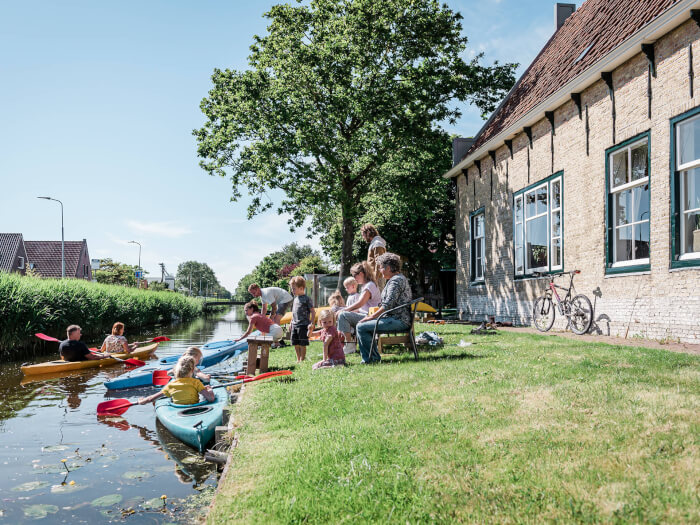 Vakantiehuis in Sint Maartensbrug (Noord-Holland) voor 12 personen met 3 slaapkamers.