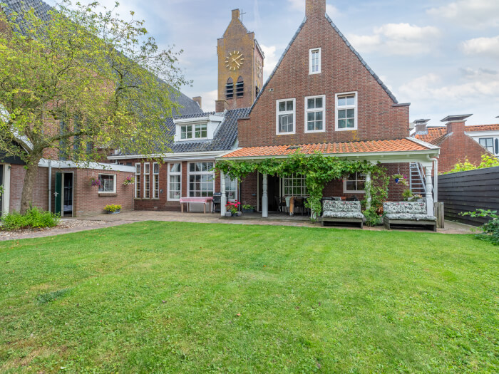Vakantiehuis in Sloten (Friesland) voor 13 personen met 7 slaapkamers.
