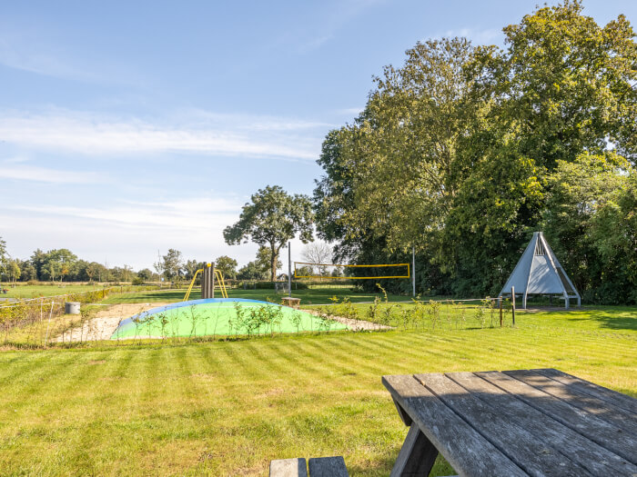 Vakantiehuis in Giethoorn (Overijssel) voor 22 personen met 8 slaapkamers.