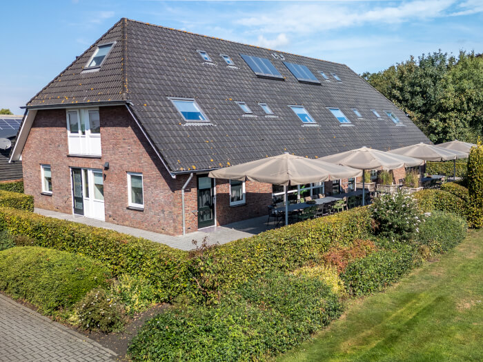 Vakantiehuis in Giethoorn (Overijssel) voor 22 personen met 8 slaapkamers.