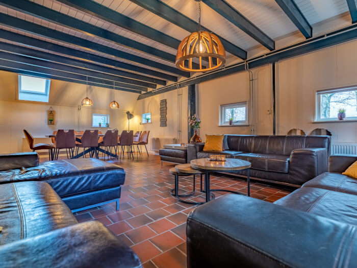Vakantiehuis in Schoonloo (Drenthe) voor 12 personen met 4 slaapkamers.