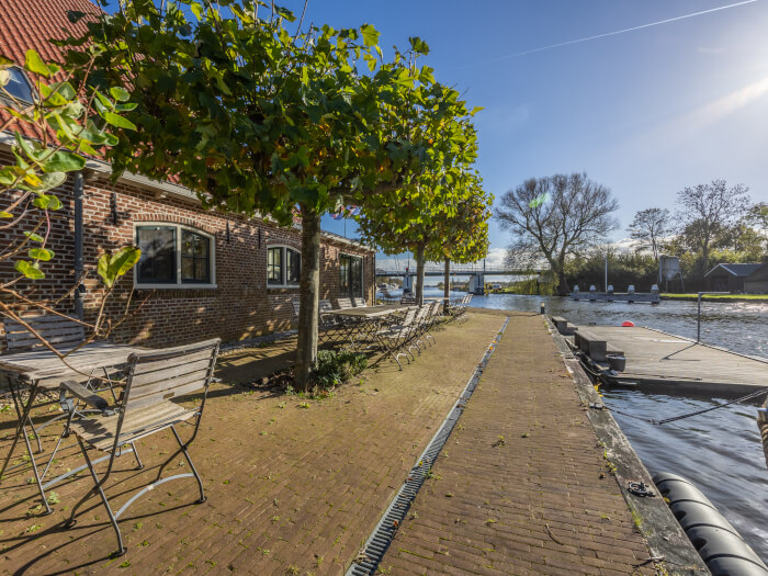 Vakantiehuis in Warten (Friesland) voor 15 personen met 6 slaapkamers.