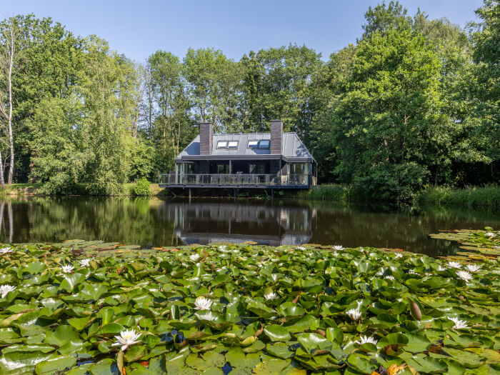 Vakantiehuis in Denekamp (Overijssel) voor 12 personen met 6 slaapkamers.