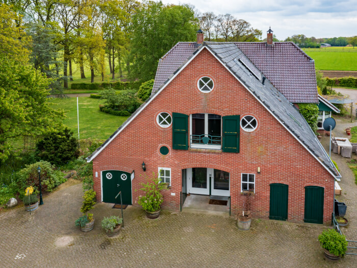 Vakantiehuis in Diepenheim (Gelderland) voor 16 personen met 5 slaapkamers.