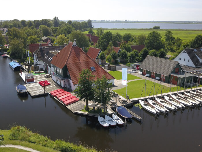 Vakantiehuis in Goingarijp (Friesland) voor 95 personen met 14 slaapkamers.