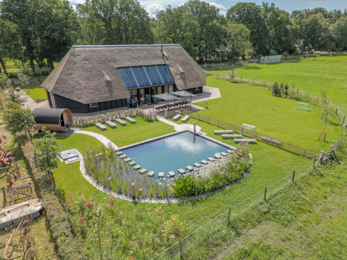 Vakantiehuis in Otterlo (Gelderland) voor 18 personen met 8 slaapkamers.