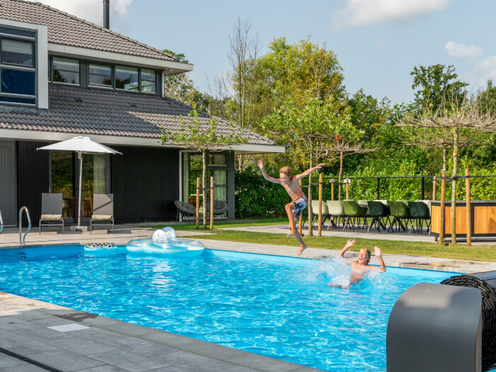 Vakantiehuis in Sondel (Friesland) voor 14 personen met 7 slaapkamers.