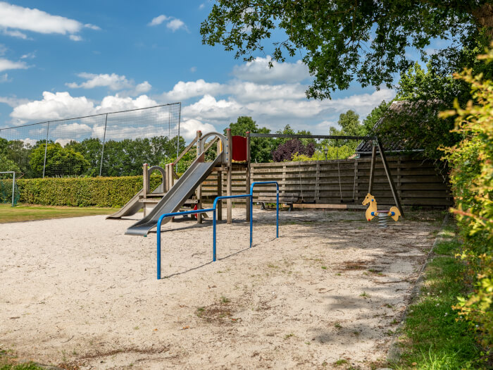 Vakantiehuis in Zuidwolde (Drenthe) voor 20 personen met 9 slaapkamers.