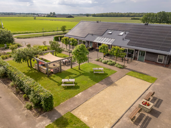 Vakantiehuis in Heusden (Noord-Brabant) voor 30 personen met 14 slaapkamers.