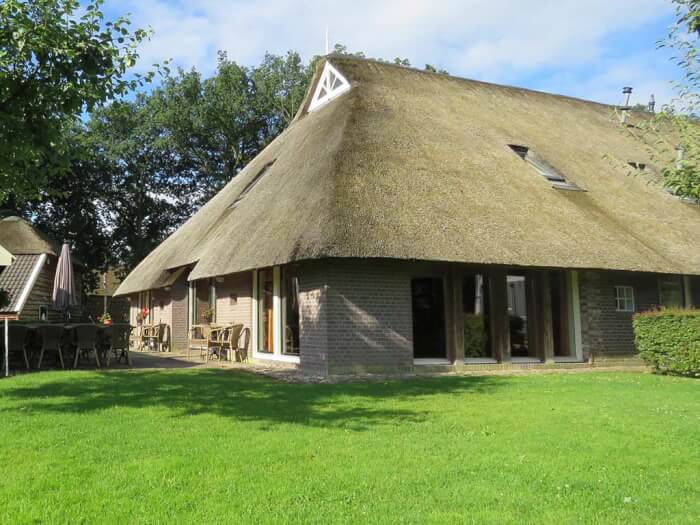 Vakantiehuis in Diever (Drenthe) voor 24 personen met 6 slaapkamers.