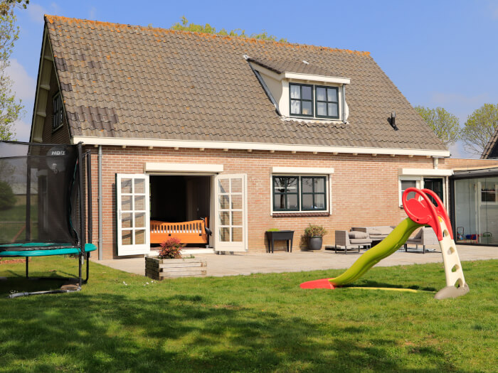 Vakantiehuis in Tholen (Zeeland) voor 10 personen met 5 slaapkamers.