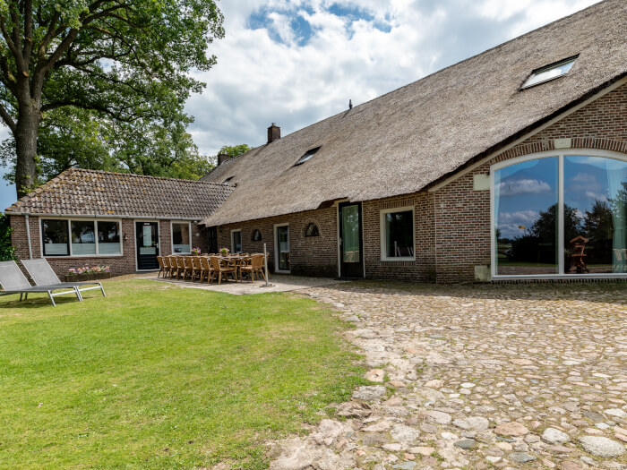 Vakantiehuis in Zuidwolde (Drenthe) voor 21 personen met 10 slaapkamers.