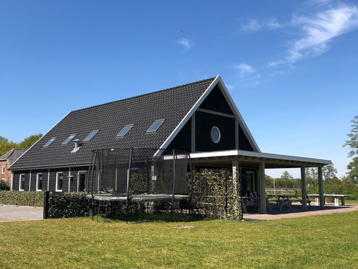 Vakantiehuis in Wekerom (Gelderland) voor 30 personen met 11 slaapkamers.