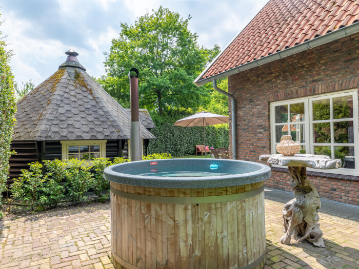 Vakantiehuis in Losser (Overijssel) voor 16 personen met 8 slaapkamers.