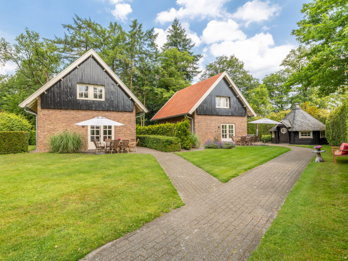 Vakantiehuis in Losser (Overijssel) voor 16 personen met 8 slaapkamers.