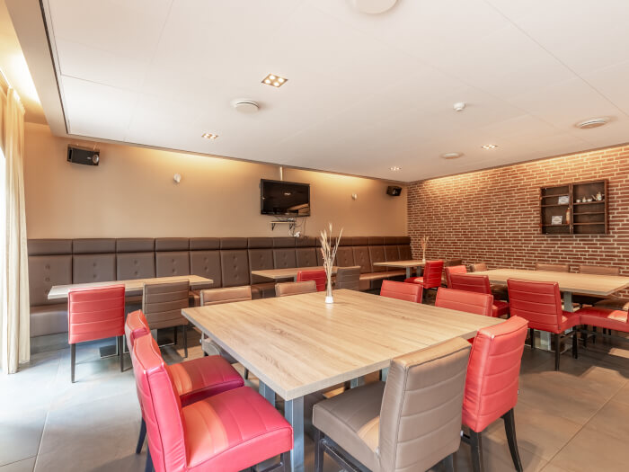 Vakantiehuis in Hengelo (Gld) (Gelderland) voor 45 personen met 16 slaapkamers.