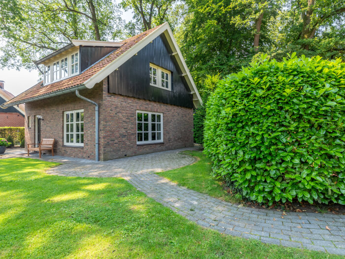 Vakantiehuis in Losser (Overijssel) voor 16 personen met 8 slaapkamers.