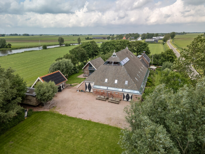 Vakantiehuis in Wyns (Friesland) voor 29 personen met 10 slaapkamers.