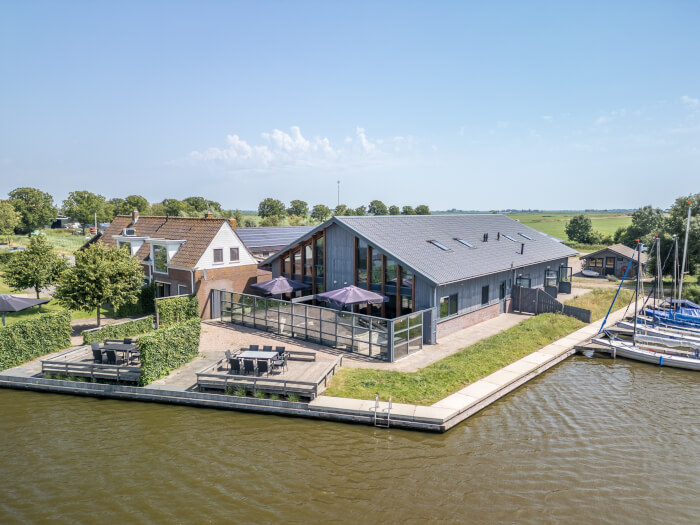 Vakantiehuis in Gaastmeer (Friesland) voor 20 personen met 8 slaapkamers.
