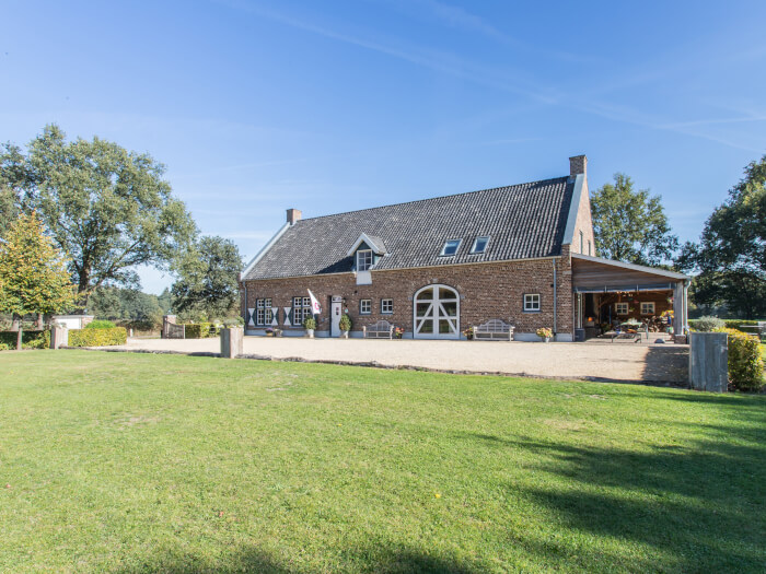 Vakantiehuis in Oostrum (Limburg) voor 16 personen met 8 slaapkamers.