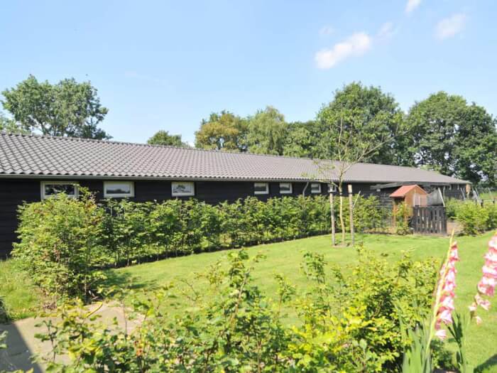 Vakantiehuis in Lierop (Noord-Brabant) voor 28 personen met 14 slaapkamers.