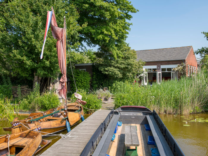 Vakantiehuis in Reeuwijk (Zuid-Holland) voor 22 personen met 2 slaapkamers.