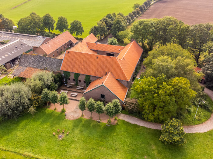 Vakantiehuis in Noorbeek (Limburg) voor 70 personen met 5 slaapkamers.