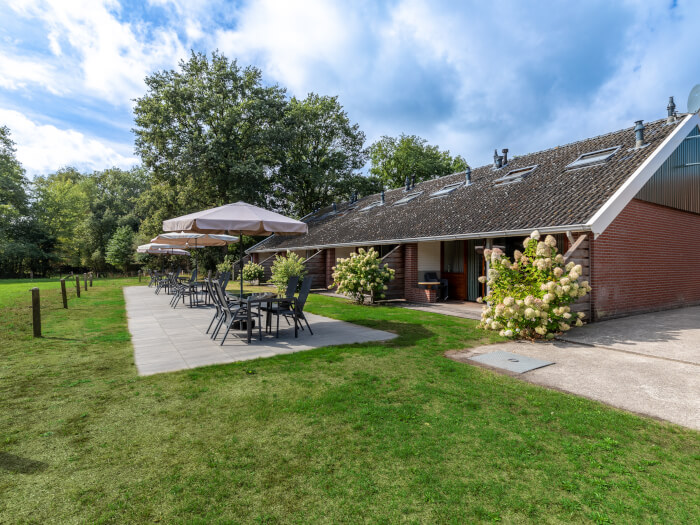Vakantiehuis in Hezingen (Overijssel) voor 12 personen met 6 slaapkamers.