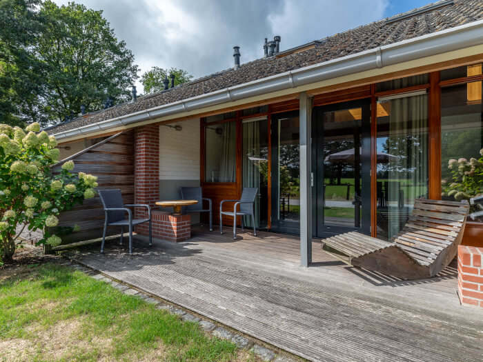 Vakantiehuis in Hezingen (Overijssel) voor 12 personen met 6 slaapkamers.