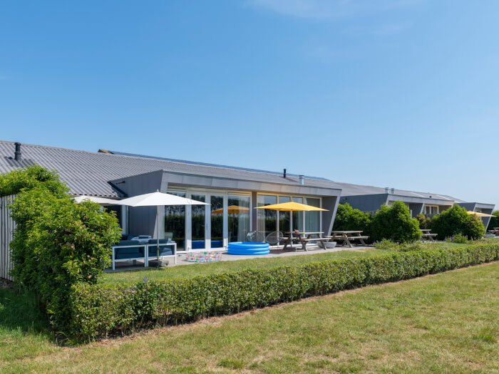 Vakantiehuis in Zuidzande (Zeeland) voor 16 personen met 7 slaapkamers.