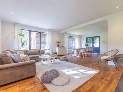 Luxe familiehuis met open haard en privékamers
