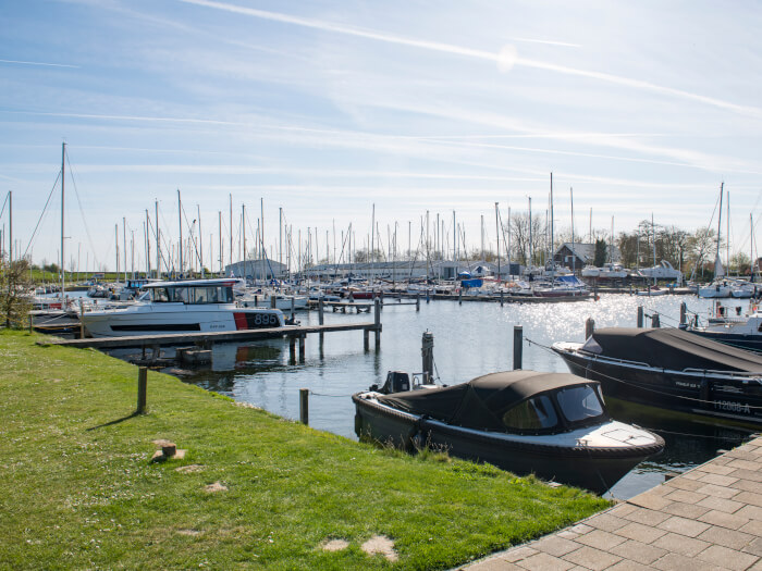 Vakantiehuis in Wolphaartsdijk (Zeeland) voor 30 personen met 8 slaapkamers.