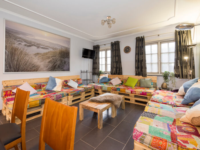 Vakantiehuis in Sas van Gent (Zeeland) voor 14 personen met 7 slaapkamers.