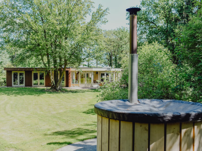 Vakantiehuis in De Bult (Drenthe) voor 35 personen met 10 slaapkamers.