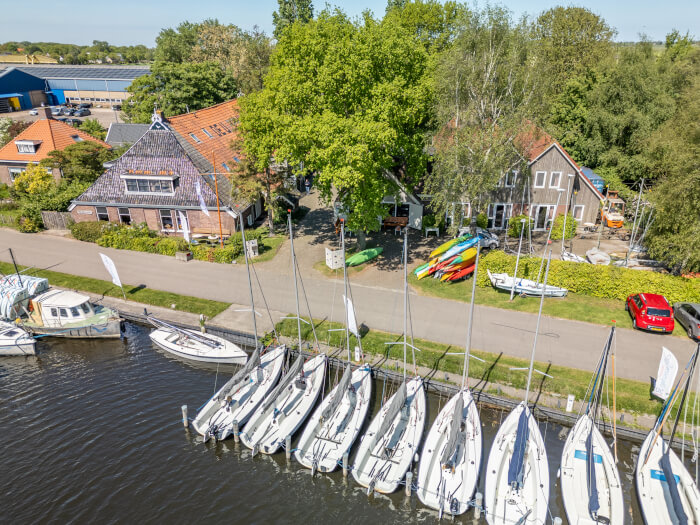 Vakantiehuis in Balk (Friesland) voor 20 personen met 6 slaapkamers.