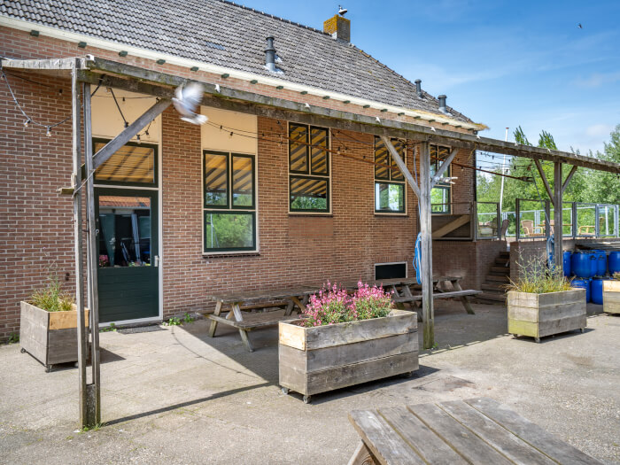 Vakantiehuis in Idskenhuizen (Friesland) voor 14 personen met 2 slaapkamers.