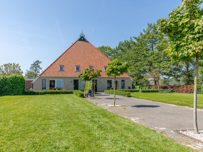 Vakantiehuis in Snikzwaag (Friesland) voor 20 personen met 8 slaapkamers.