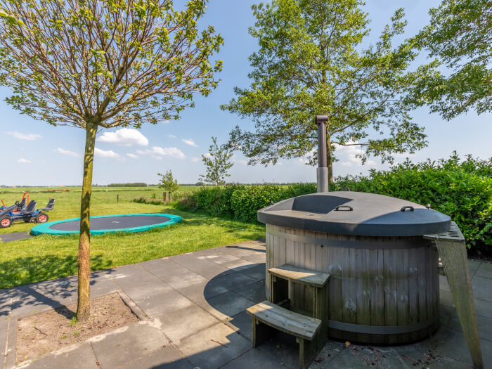 Vakantiehuis in Snikzwaag (Friesland) voor 20 personen met 8 slaapkamers.