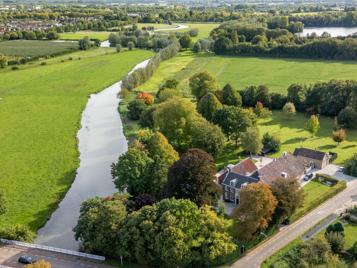 Vakantiehuis in Kerk Avezaath (Gelderland) voor 22 personen met 11 slaapkamers.
