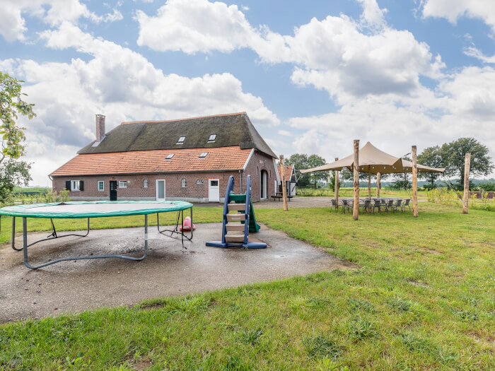 Vakantiehuis in Voorst (Oude IJsselstreek) (Gelderland) voor 24 personen met 8 slaapkamers.