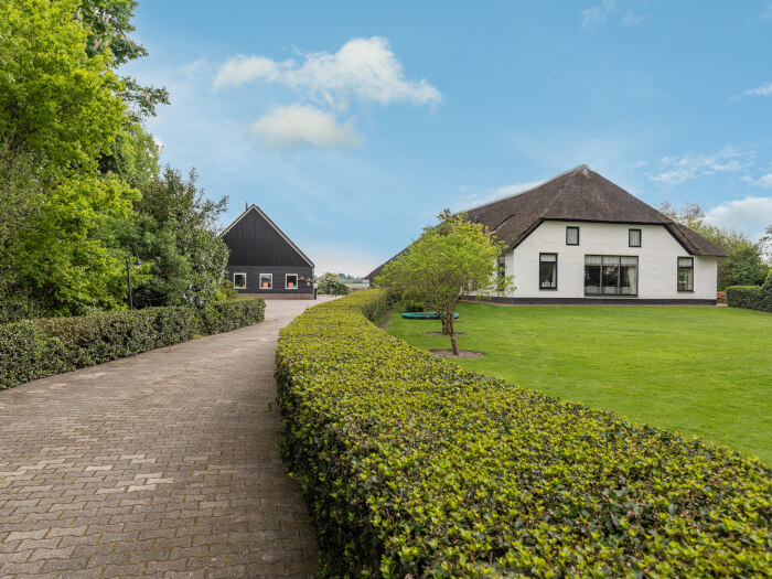 Vakantiehuis in Nijeveen (Drenthe) voor 20 personen met 9 slaapkamers.