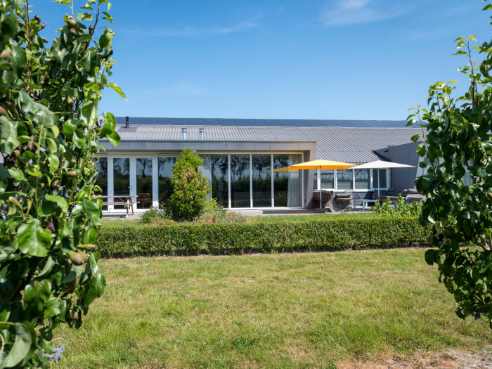 Vakantiehuis in Zuidzande (Zeeland) voor 12 personen met 6 slaapkamers.