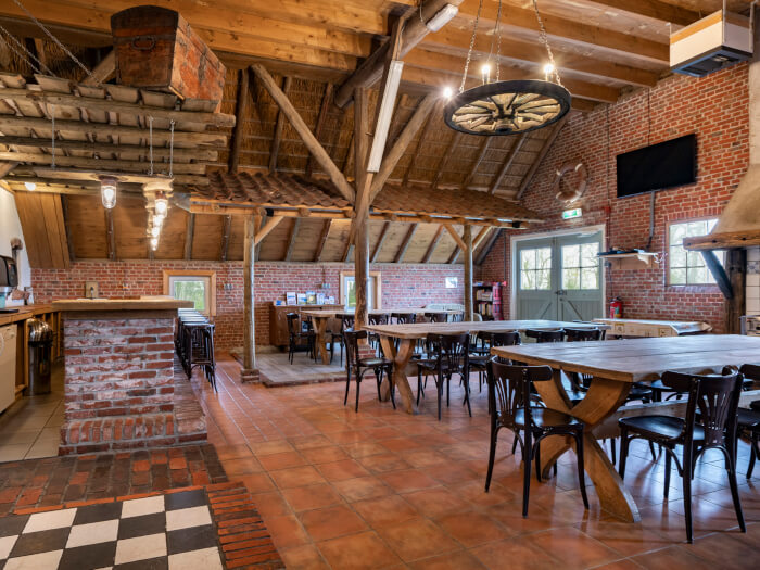 Vakantiehuis in Noordpolderzijl (Groningen) voor 20 personen met 6 slaapkamers.